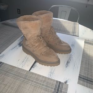 Jennifer Lopez boots